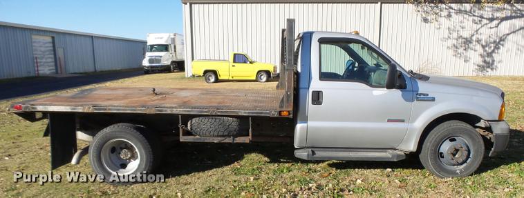image for item DA2039 2006 Ford F350 Super Duty flatbed pickup truck