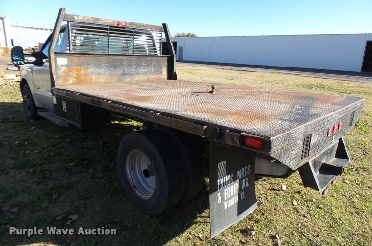 image for item DA2039 2006 Ford F350 Super Duty flatbed pickup truck
