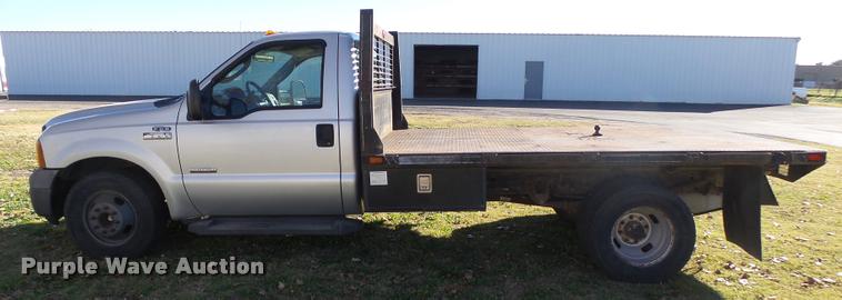 image for item DA2039 2006 Ford F350 Super Duty flatbed pickup truck
