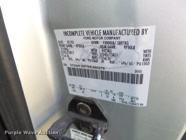 image for item DA2039 2006 Ford F350 Super Duty flatbed pickup truck