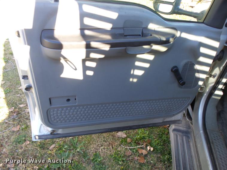 image for item DA2039 2006 Ford F350 Super Duty flatbed pickup truck