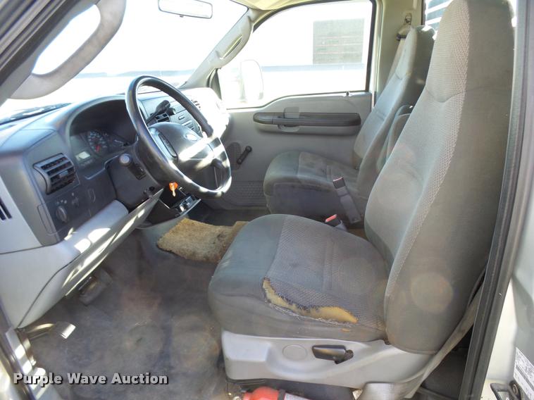 image for item DA2039 2006 Ford F350 Super Duty flatbed pickup truck