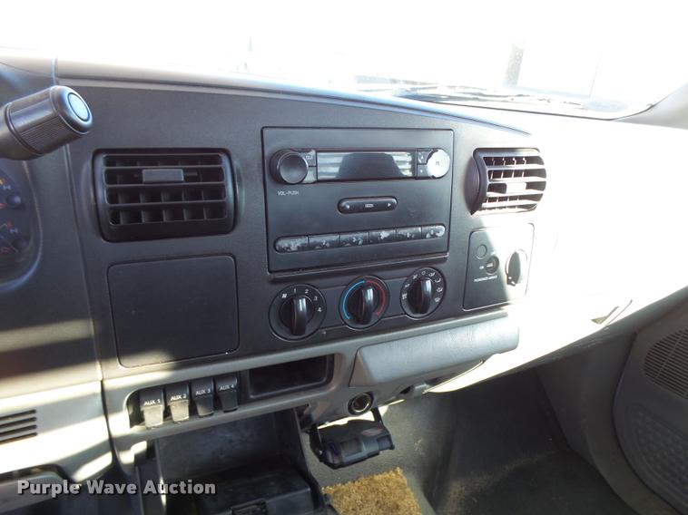 image for item DA2039 2006 Ford F350 Super Duty flatbed pickup truck