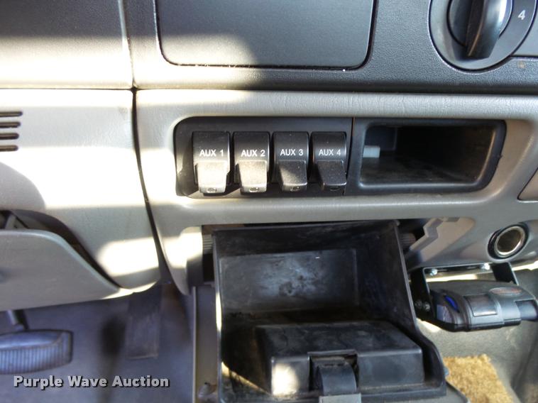 image for item DA2039 2006 Ford F350 Super Duty flatbed pickup truck