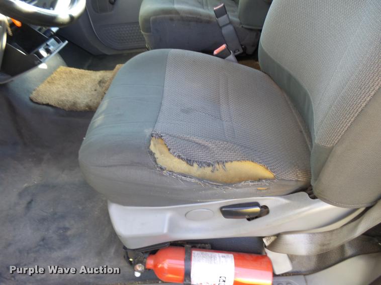 image for item DA2039 2006 Ford F350 Super Duty flatbed pickup truck