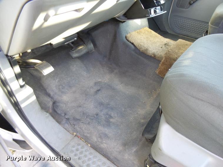 image for item DA2039 2006 Ford F350 Super Duty flatbed pickup truck