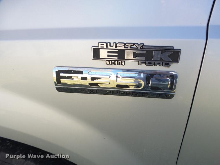 image for item DA2039 2006 Ford F350 Super Duty flatbed pickup truck