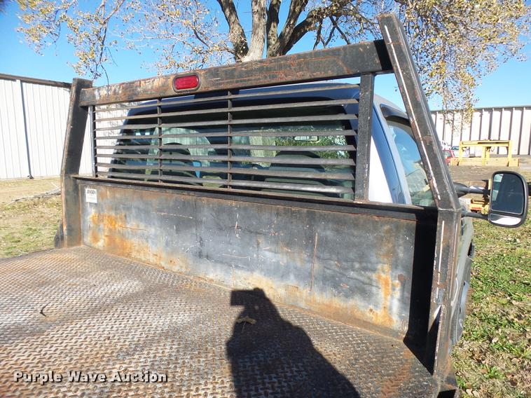 image for item DA2039 2006 Ford F350 Super Duty flatbed pickup truck