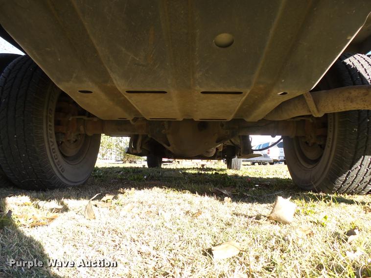 image for item DA2039 2006 Ford F350 Super Duty flatbed pickup truck