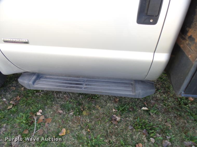 image for item DA2039 2006 Ford F350 Super Duty flatbed pickup truck