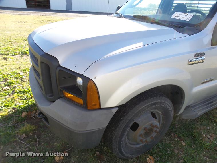 image for item DA2039 2006 Ford F350 Super Duty flatbed pickup truck