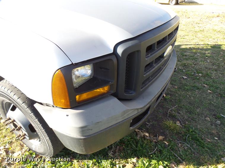 image for item DA2039 2006 Ford F350 Super Duty flatbed pickup truck