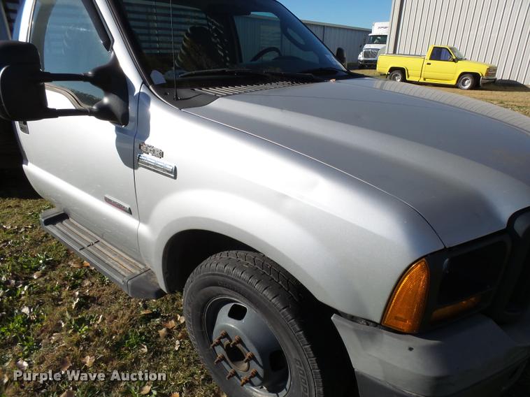 image for item DA2039 2006 Ford F350 Super Duty flatbed pickup truck