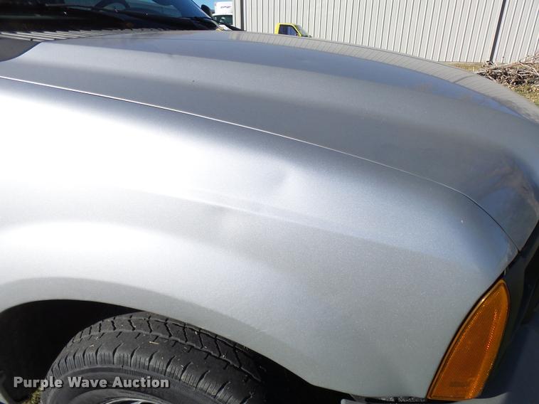 image for item DA2039 2006 Ford F350 Super Duty flatbed pickup truck