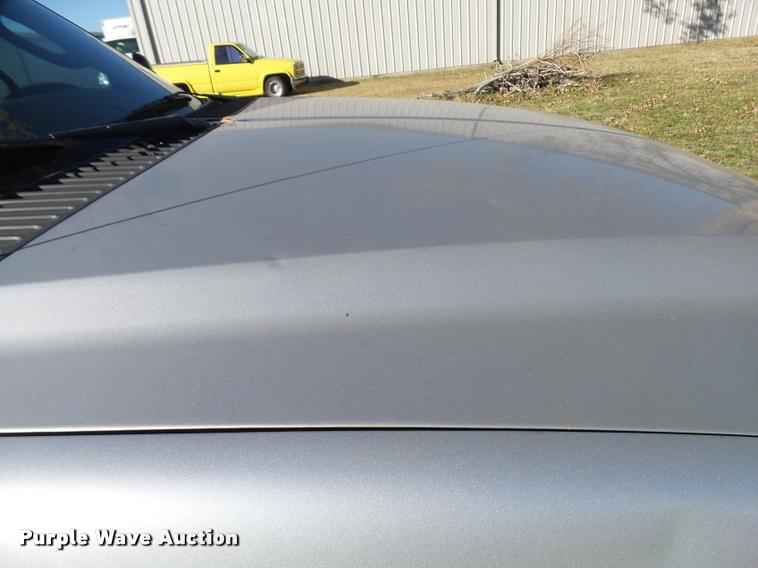 image for item DA2039 2006 Ford F350 Super Duty flatbed pickup truck