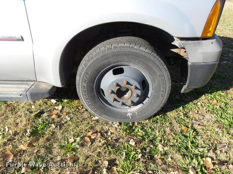 image for item DA2039 2006 Ford F350 Super Duty flatbed pickup truck