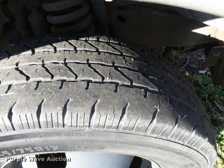 image for item DA2039 2006 Ford F350 Super Duty flatbed pickup truck