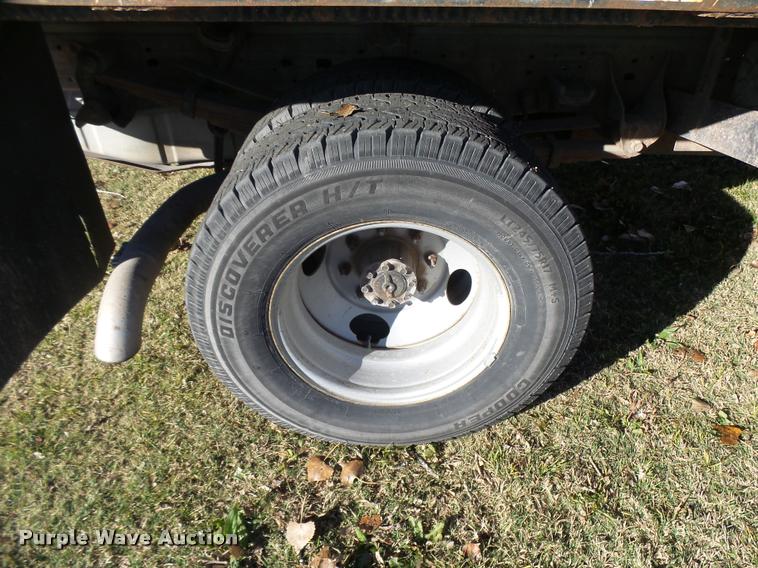 image for item DA2039 2006 Ford F350 Super Duty flatbed pickup truck