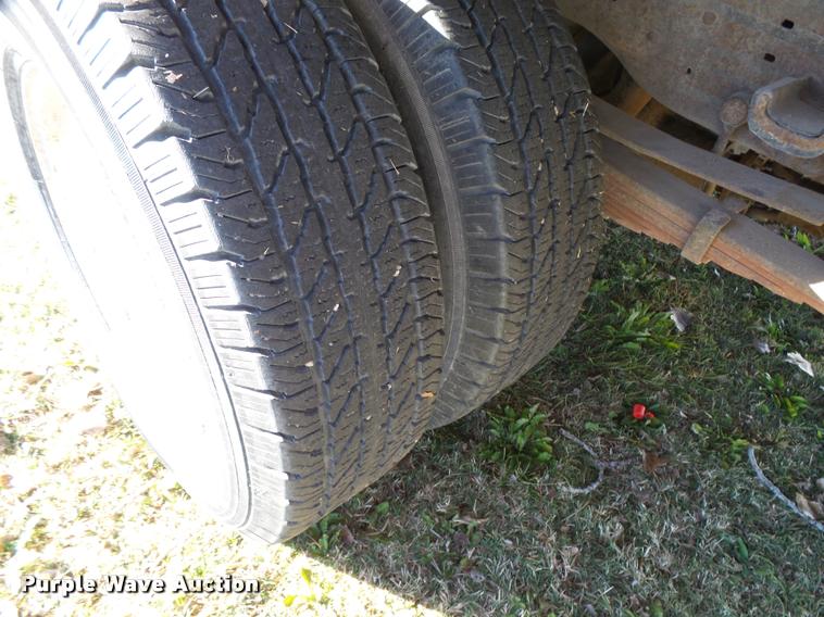 image for item DA2039 2006 Ford F350 Super Duty flatbed pickup truck