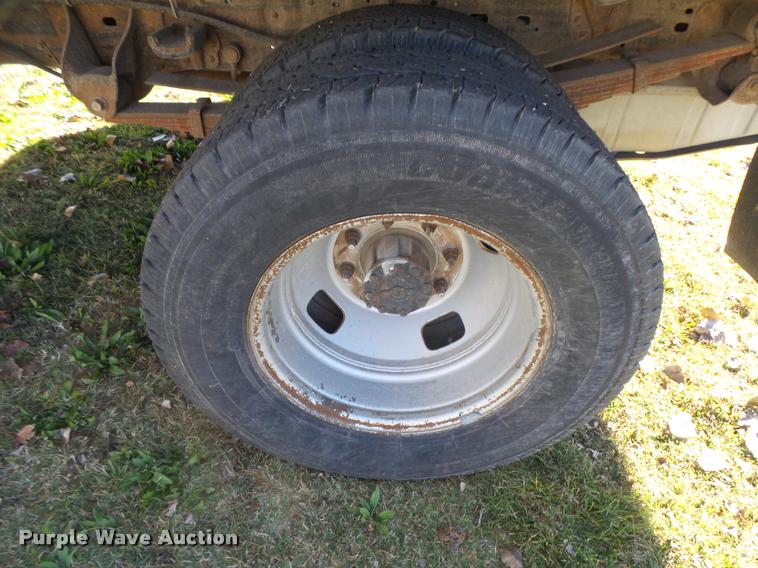 image for item DA2039 2006 Ford F350 Super Duty flatbed pickup truck