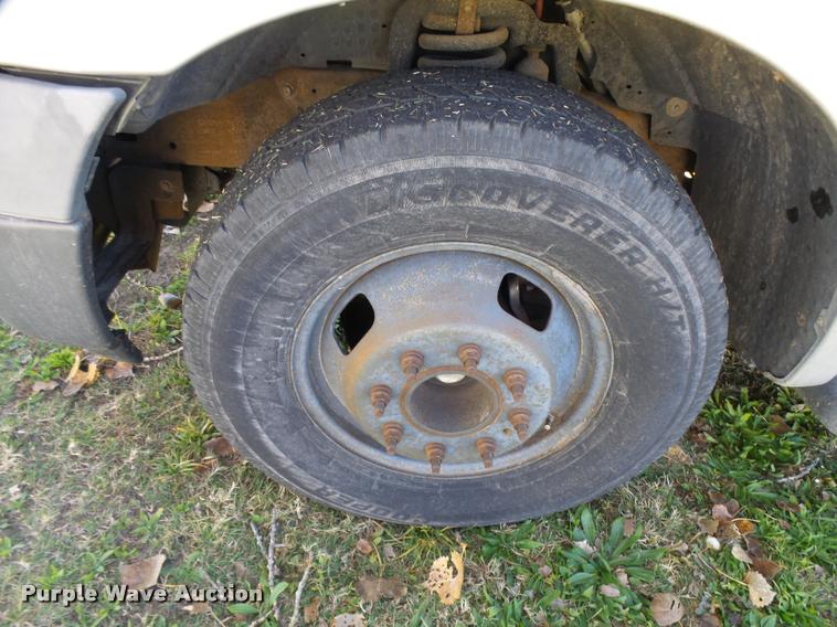 image for item DA2039 2006 Ford F350 Super Duty flatbed pickup truck