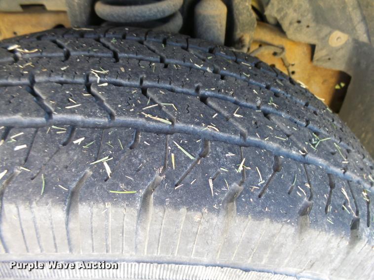 image for item DA2039 2006 Ford F350 Super Duty flatbed pickup truck