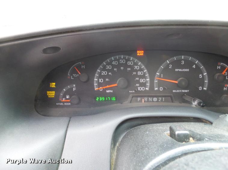 image for item DA2105 2001 Ford F150 SuperCrew pickup truck