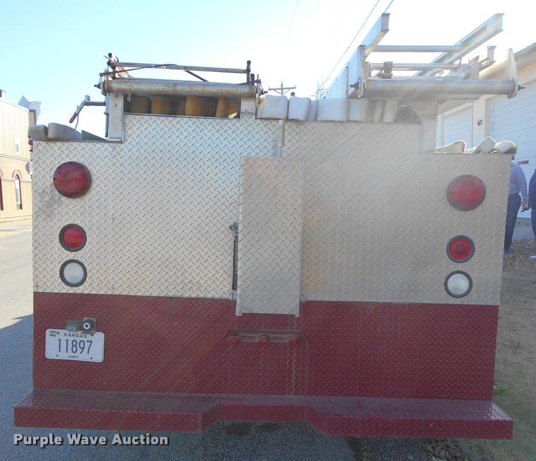 image for item DA2107 1984 Ford F700 brush fire truck