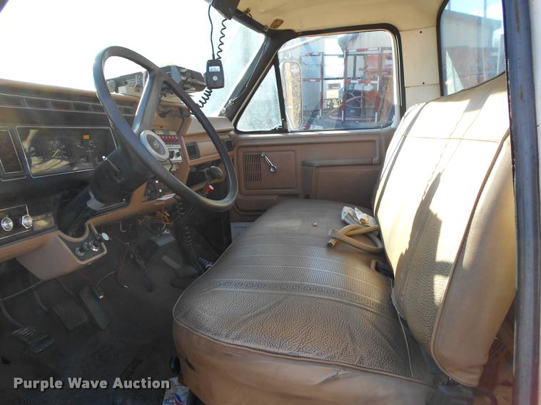 image for item DA2107 1984 Ford F700 brush fire truck