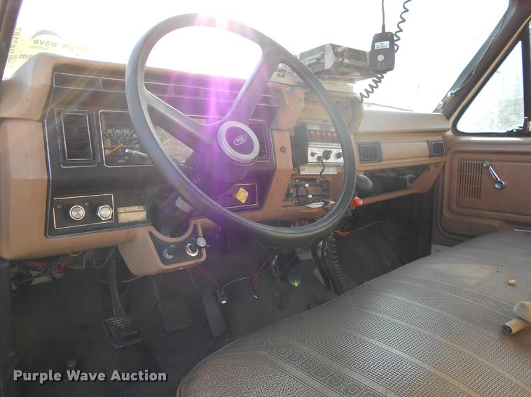 image for item DA2107 1984 Ford F700 brush fire truck