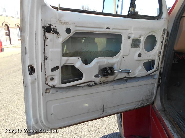 image for item DA2107 1984 Ford F700 brush fire truck