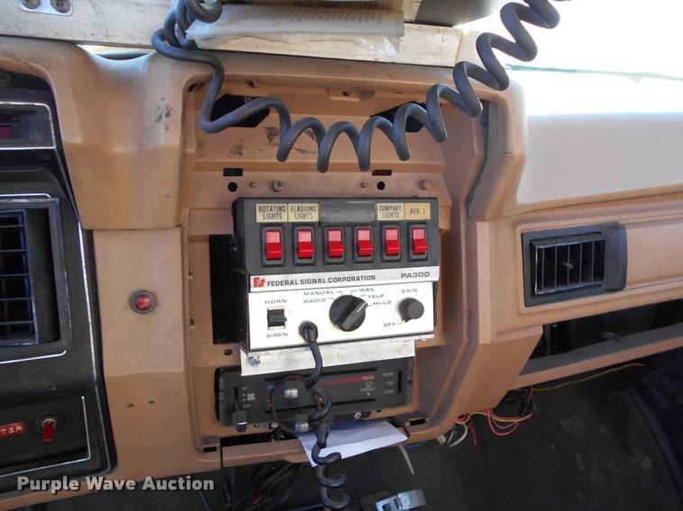 image for item DA2107 1984 Ford F700 brush fire truck