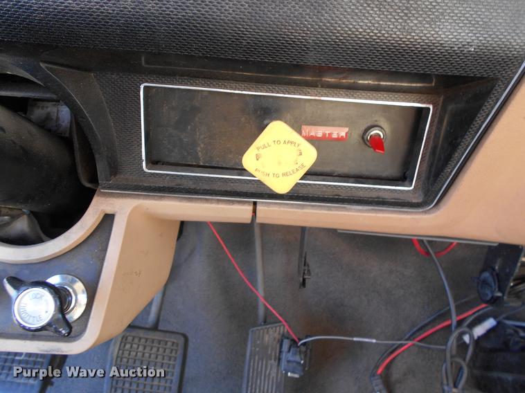 image for item DA2107 1984 Ford F700 brush fire truck