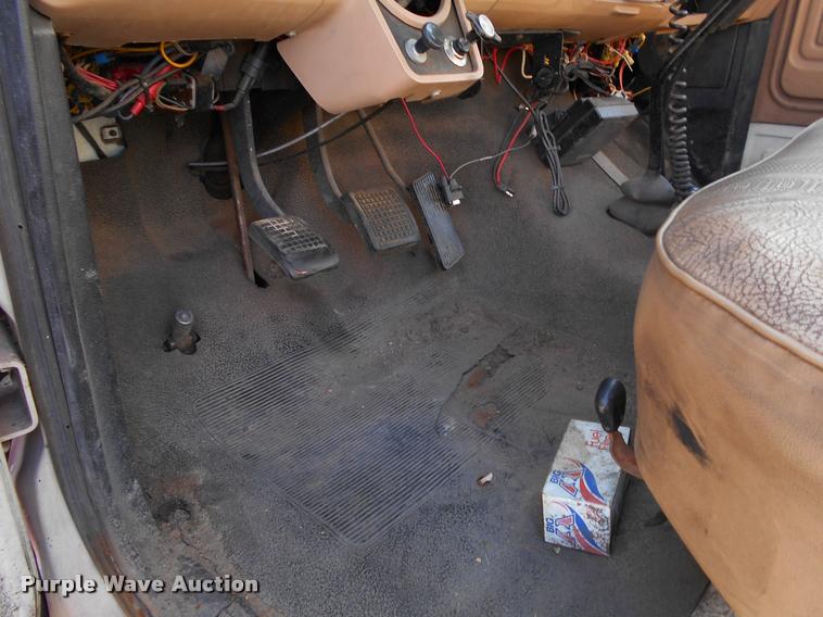 image for item DA2107 1984 Ford F700 brush fire truck