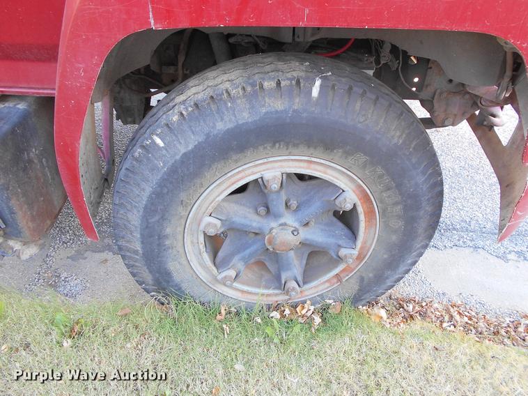 image for item DA2107 1984 Ford F700 brush fire truck