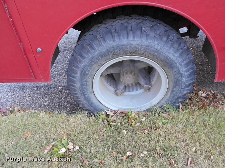 image for item DA2107 1984 Ford F700 brush fire truck