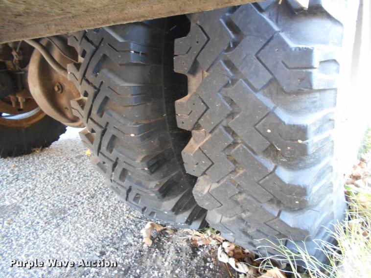 image for item DA2107 1984 Ford F700 brush fire truck