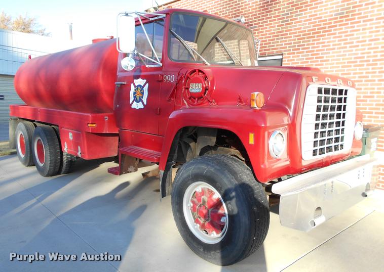 image for item DA2108 1973 Ford 900 tank truck