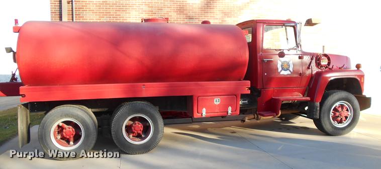 image for item DA2108 1973 Ford 900 tank truck