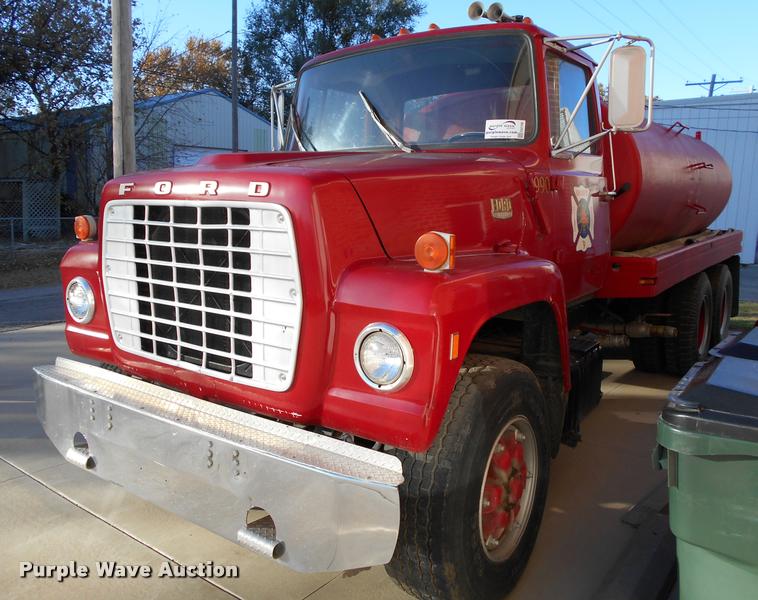 image for item DA2108 1973 Ford 900 tank truck