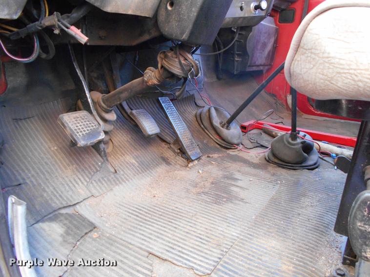 image for item DA2108 1973 Ford 900 tank truck