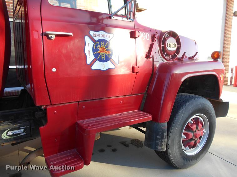 image for item DA2108 1973 Ford 900 tank truck
