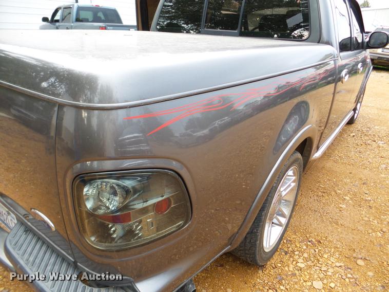 image for item DA2999 2002 Ford F150 Harley Davidson SuperCrew pickup truck