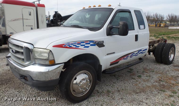 image for item DA3801 2003 Ford F450 Super Duty SuperCab truck cab and chassis