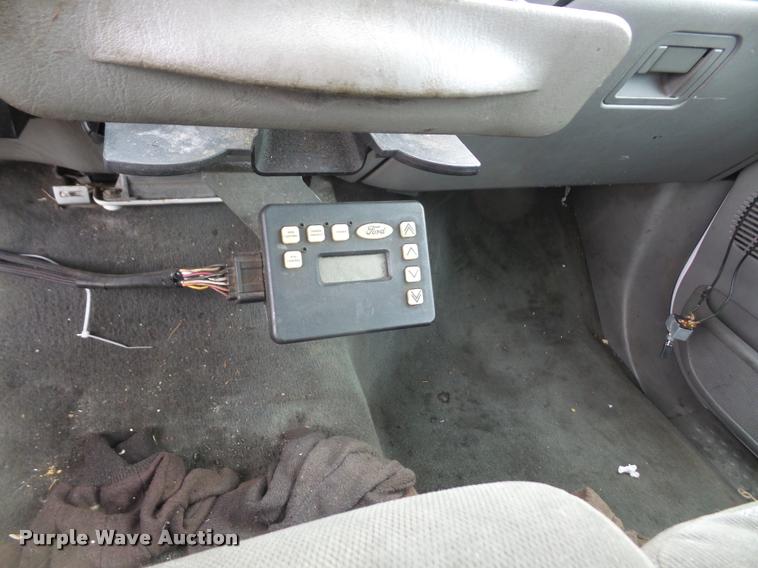 image for item DA3801 2003 Ford F450 Super Duty SuperCab truck cab and chassis