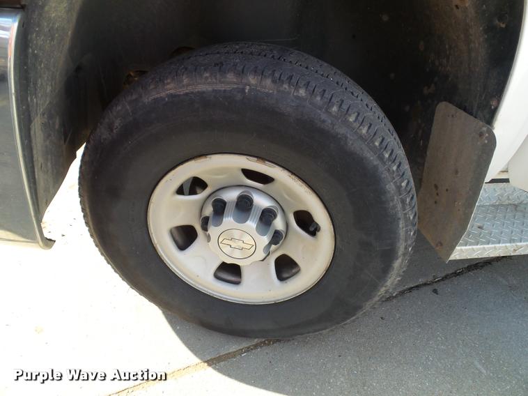 image for item DA3815 2008 Chevrolet Silverado 3500HD utility truck