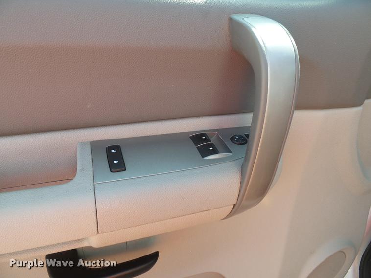 image for item DA3820 2008 Chevrolet Silverado 3500HD utility truck