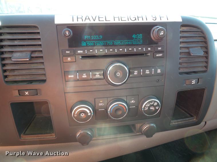 image for item DA3820 2008 Chevrolet Silverado 3500HD utility truck