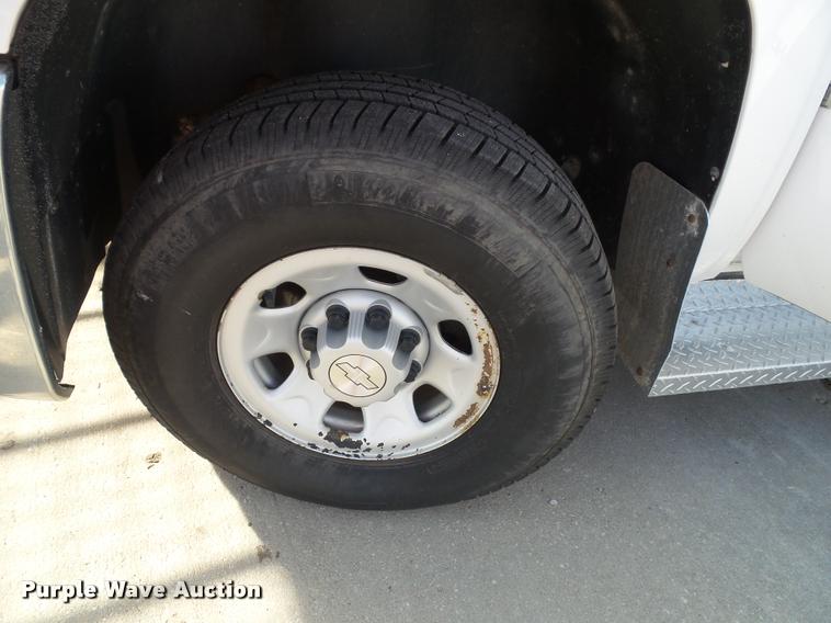 image for item DA3820 2008 Chevrolet Silverado 3500HD utility truck