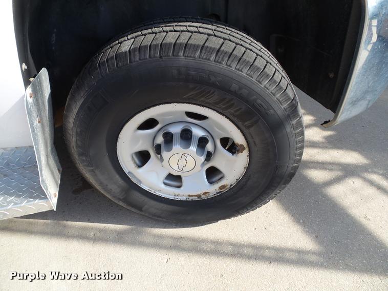 image for item DA3820 2008 Chevrolet Silverado 3500HD utility truck